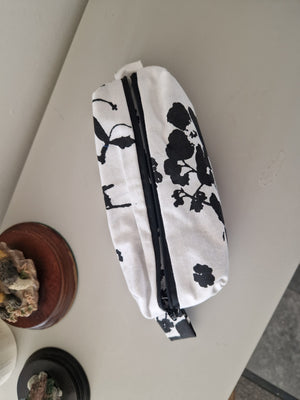 Black and White Leaves